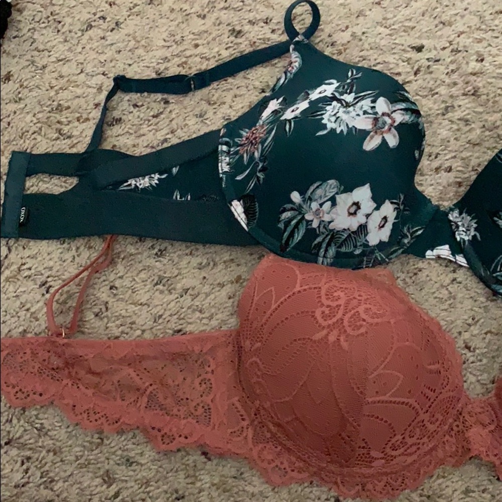 Bras - Picture 4 of 4